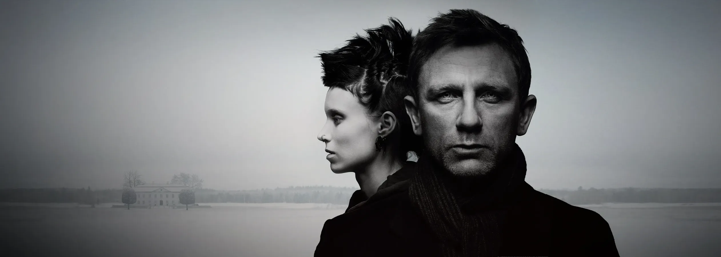 Девушка с татуировкой дракона