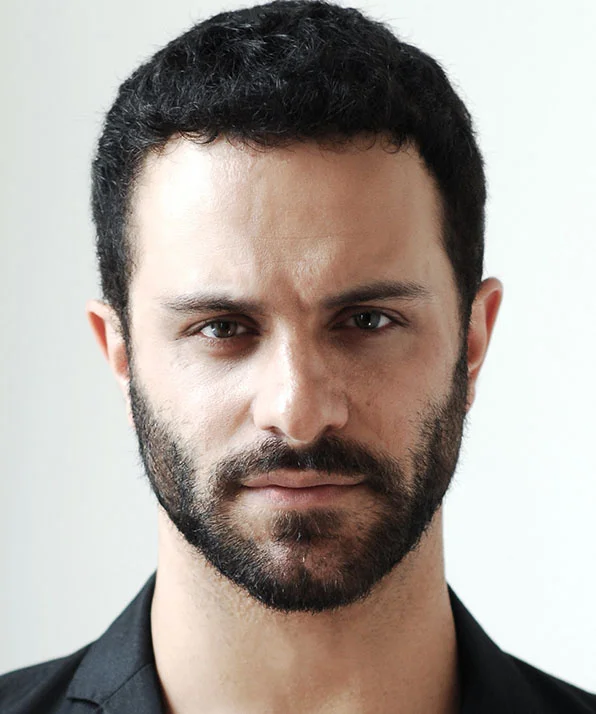 Аарон Коста Гэнис фото