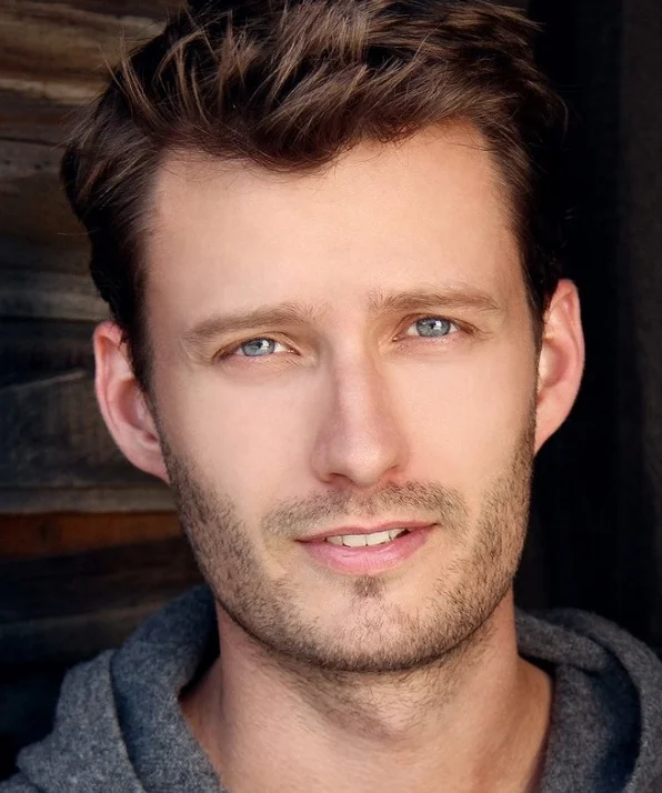 Акос Армонт фото