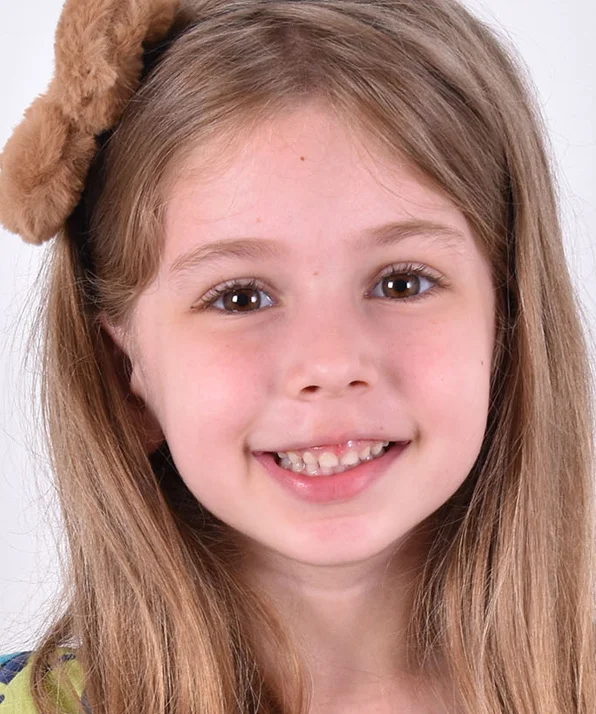 Азра Аксу фото