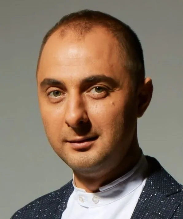 Демис Карибидис фото