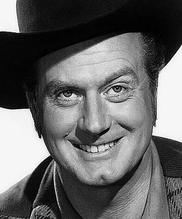 Джеймс Сиэй фото