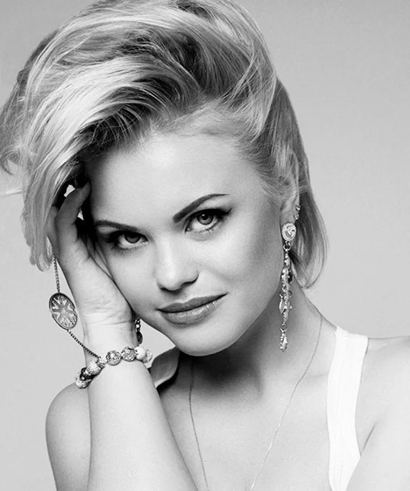 Элена Курагина фото