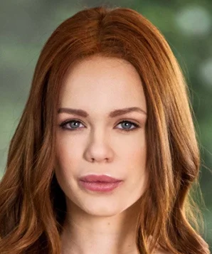 Элла Хьюз фото