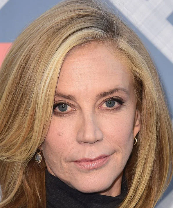 Элли Уокер фото