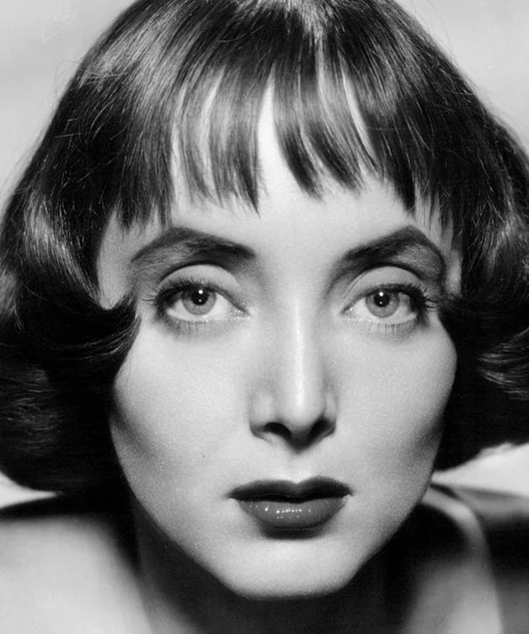 Кэролин Джонс фото