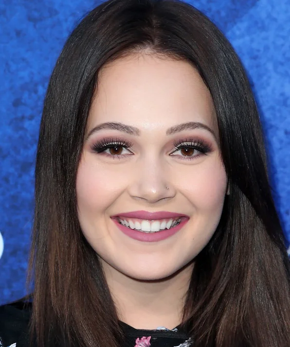 Келли Бёрглунд фото