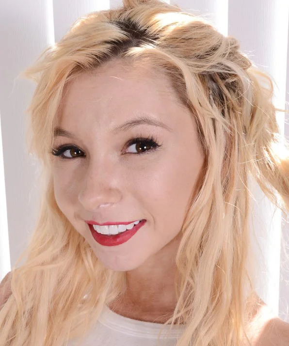 Кензи Ривз фото