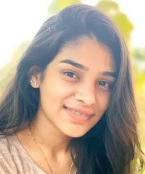 Кхуши Соланки фото