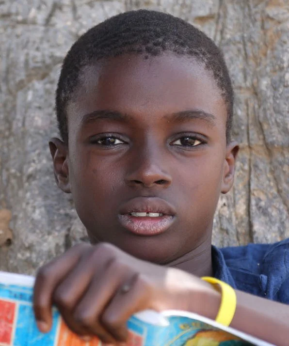 Лайонел Луис Бейс фото