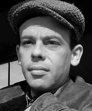 Лев Круглый фото