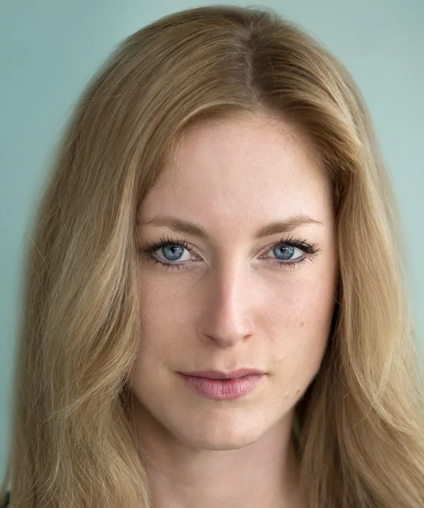 Линн Хол Янг фото