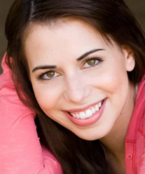 Лора Бэйли фото