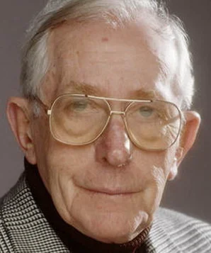 Льюис Гилберт фото