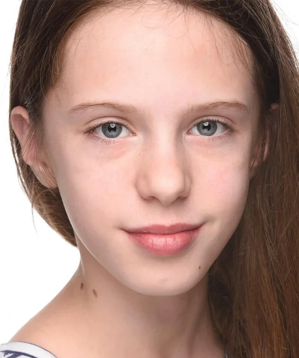 Mia Farkasovska фото