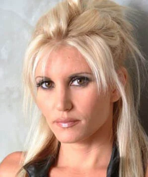 Николь МакОли фото