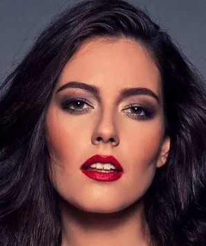 Пелин Акил фото