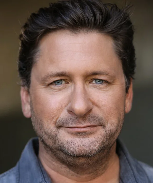 Питер Эсли Холден фото