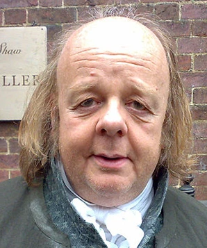 Роджер Эштон-Гриффитс фото