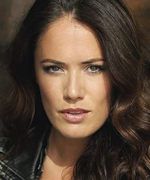 Сара Армстронг фото