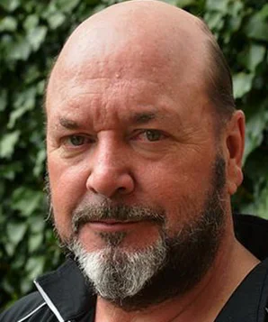 Тудор Оуэн Сион фото