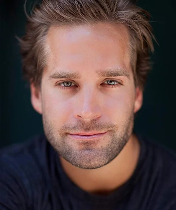 Тайлер Холлингер фото