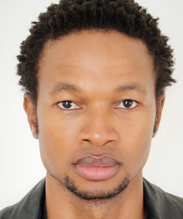 Тео Бонгани Ндьяльване фото