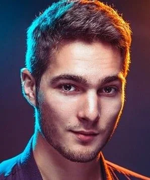 Томми-Ли Баик фото