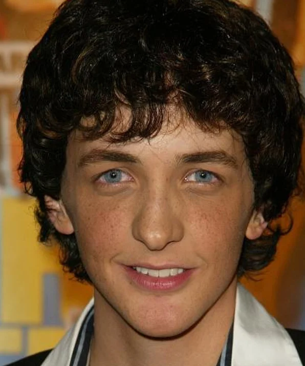 Уэс Робинсон фото