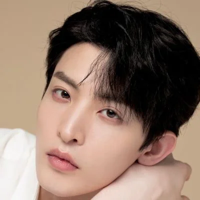 Ван Цзу И фото