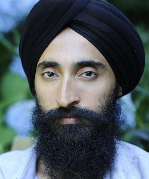 Варис Ахлувалиа фото