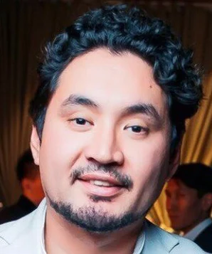 Женисхан Момышев фото