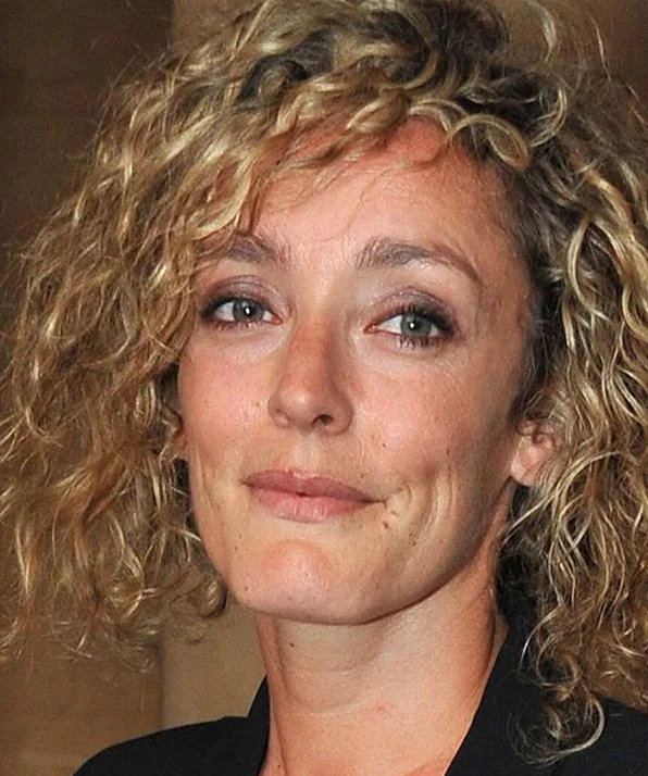 Жюльет Арно фото