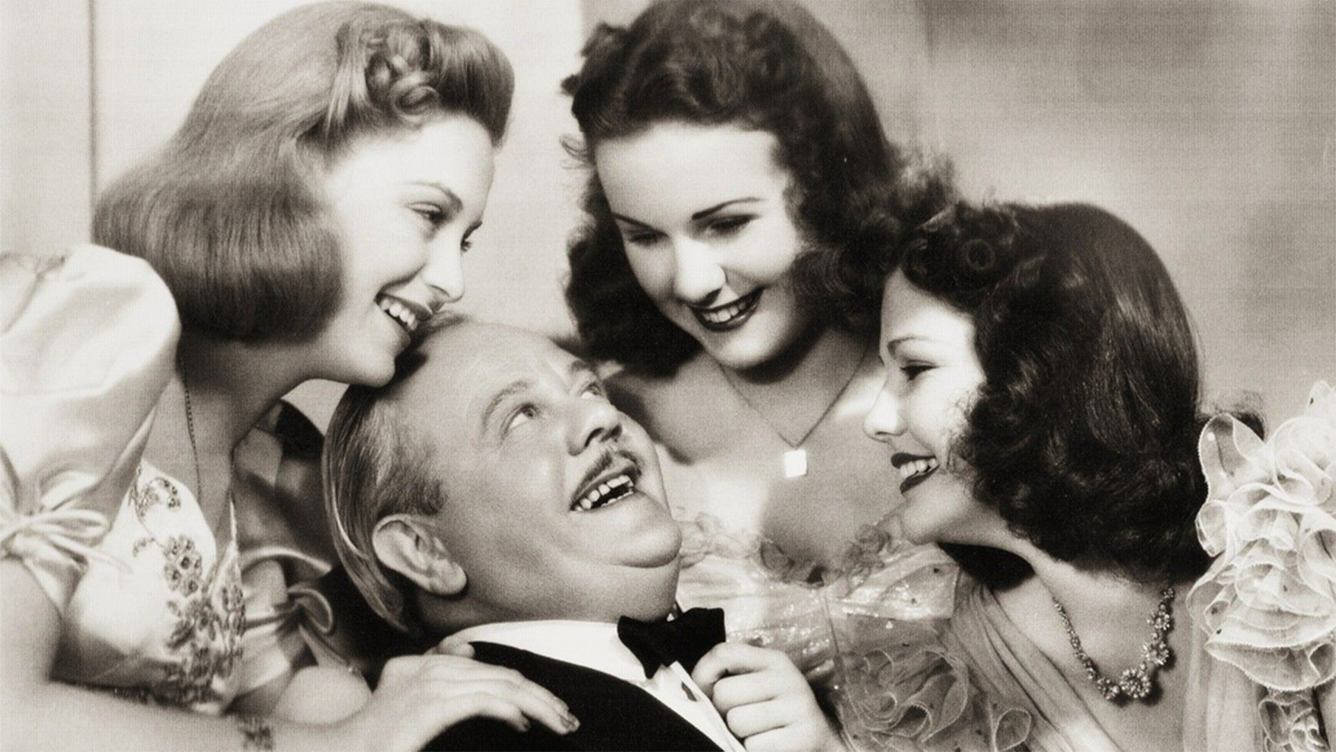 Три милых девушки взрослеют