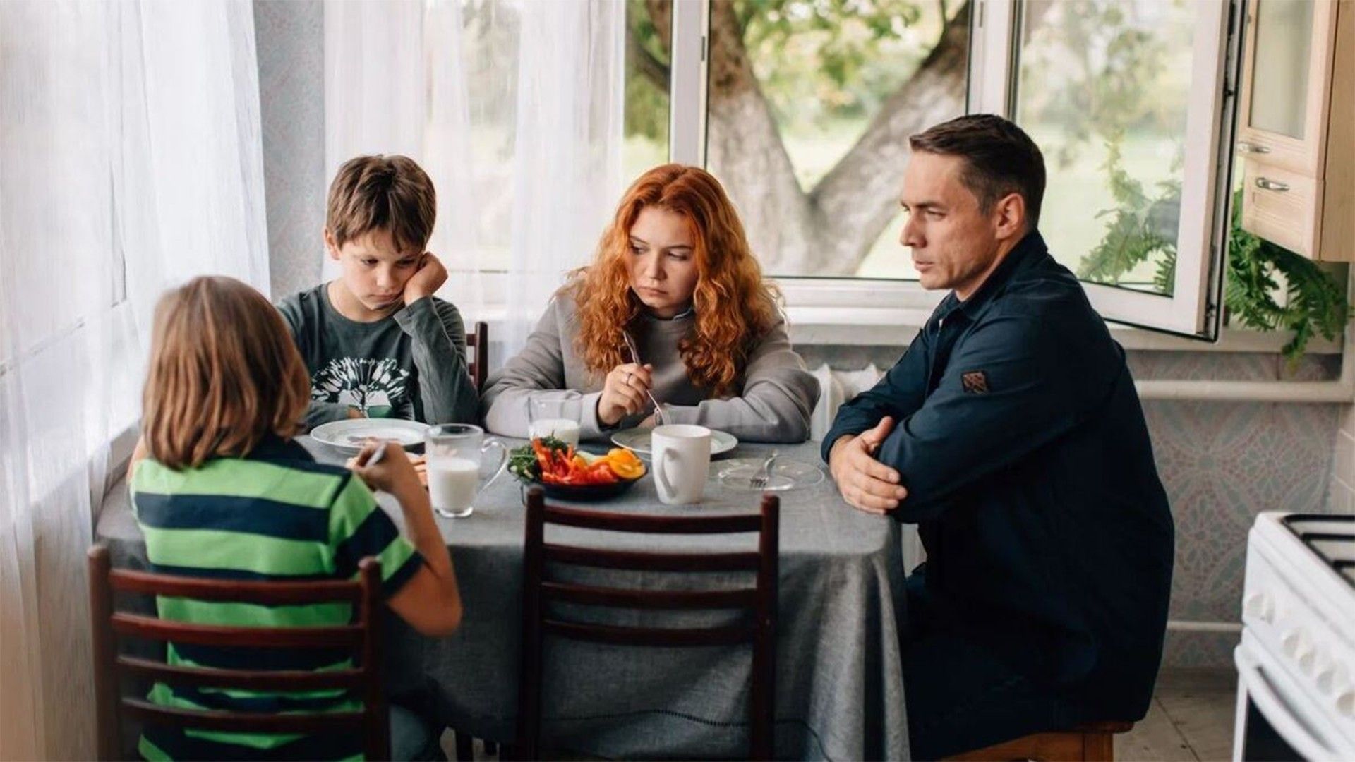 Требуется мама в семью с тремя детьми. 1-я - 4-я серии