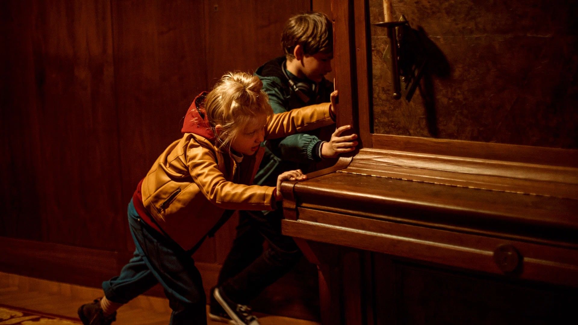 Девочка Нина и похитители пианино