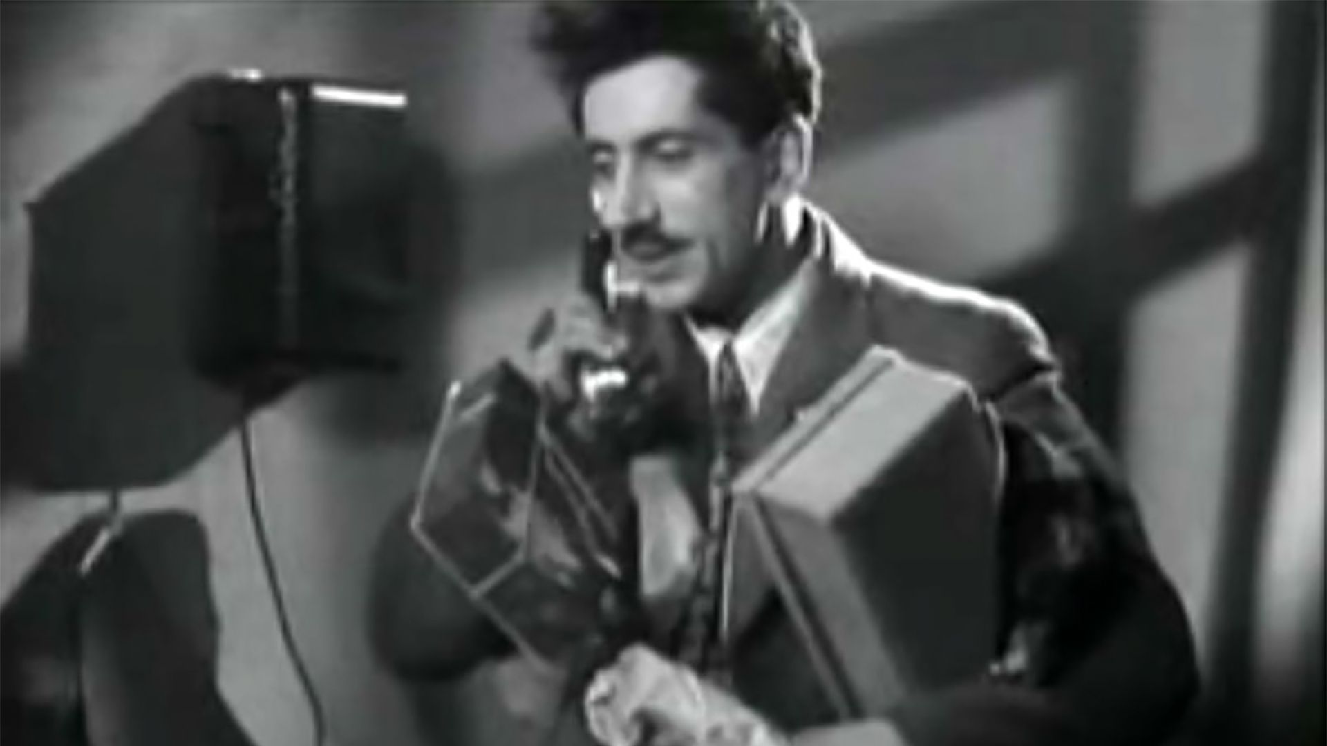 Девушка спешит на свидание