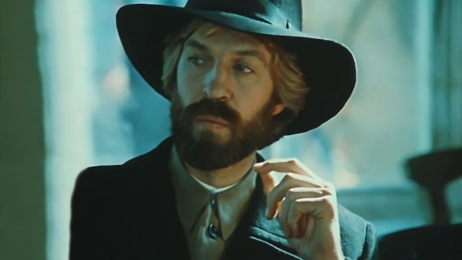 Черный треугольник. 1-я - 3-я серии