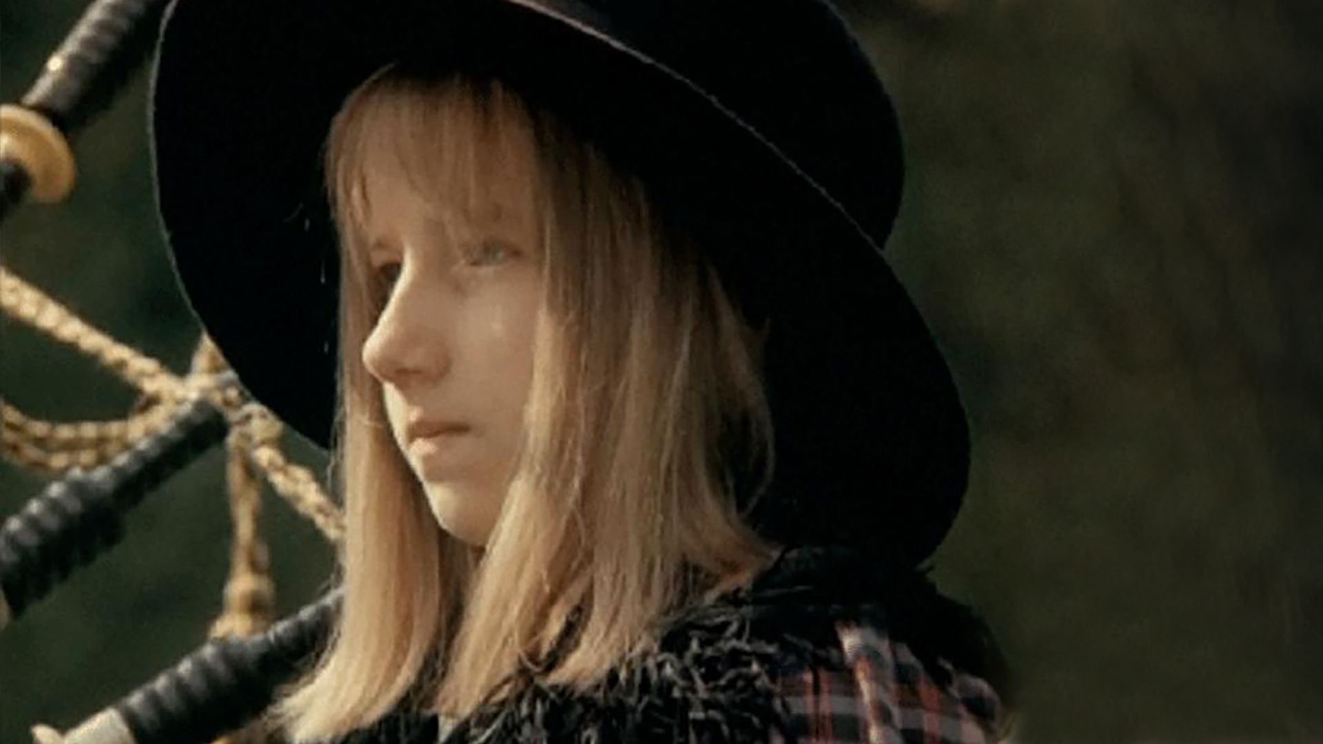 Безумная Лори. 1-я и 2-я серии