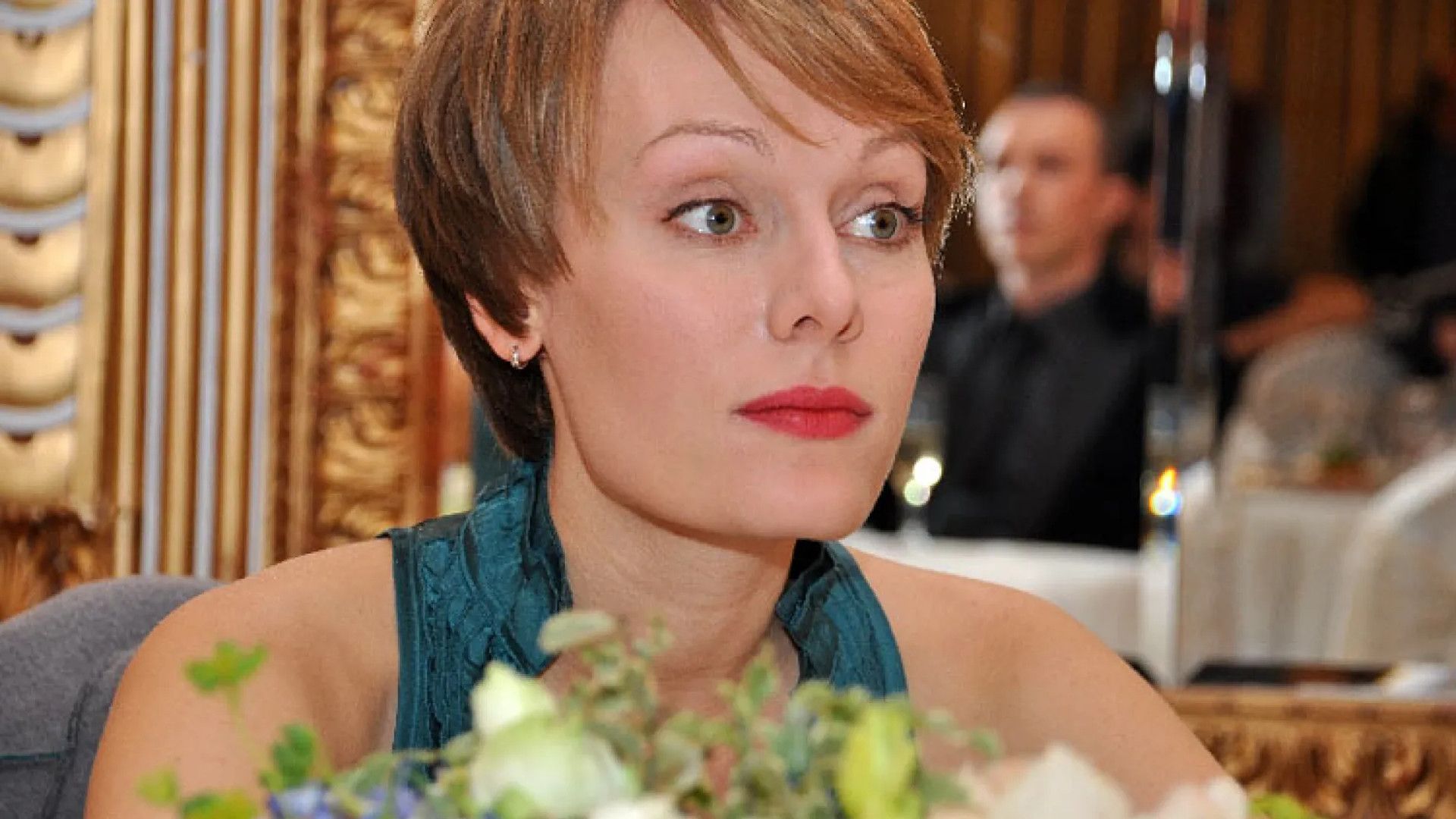 Назад- к счастью, или Кто найдет Синюю птицу. 1-я серия