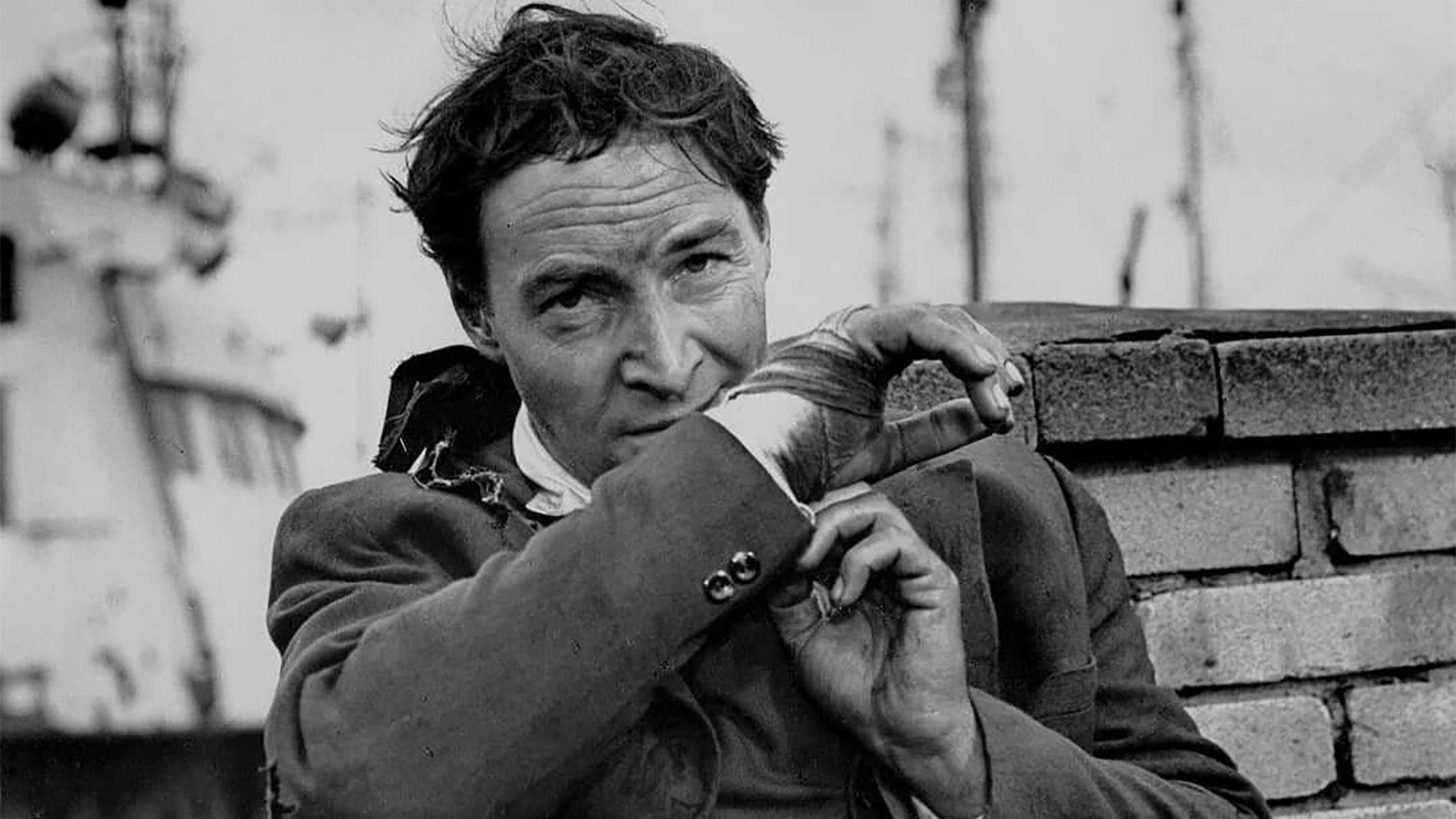 Человек с другой стороны