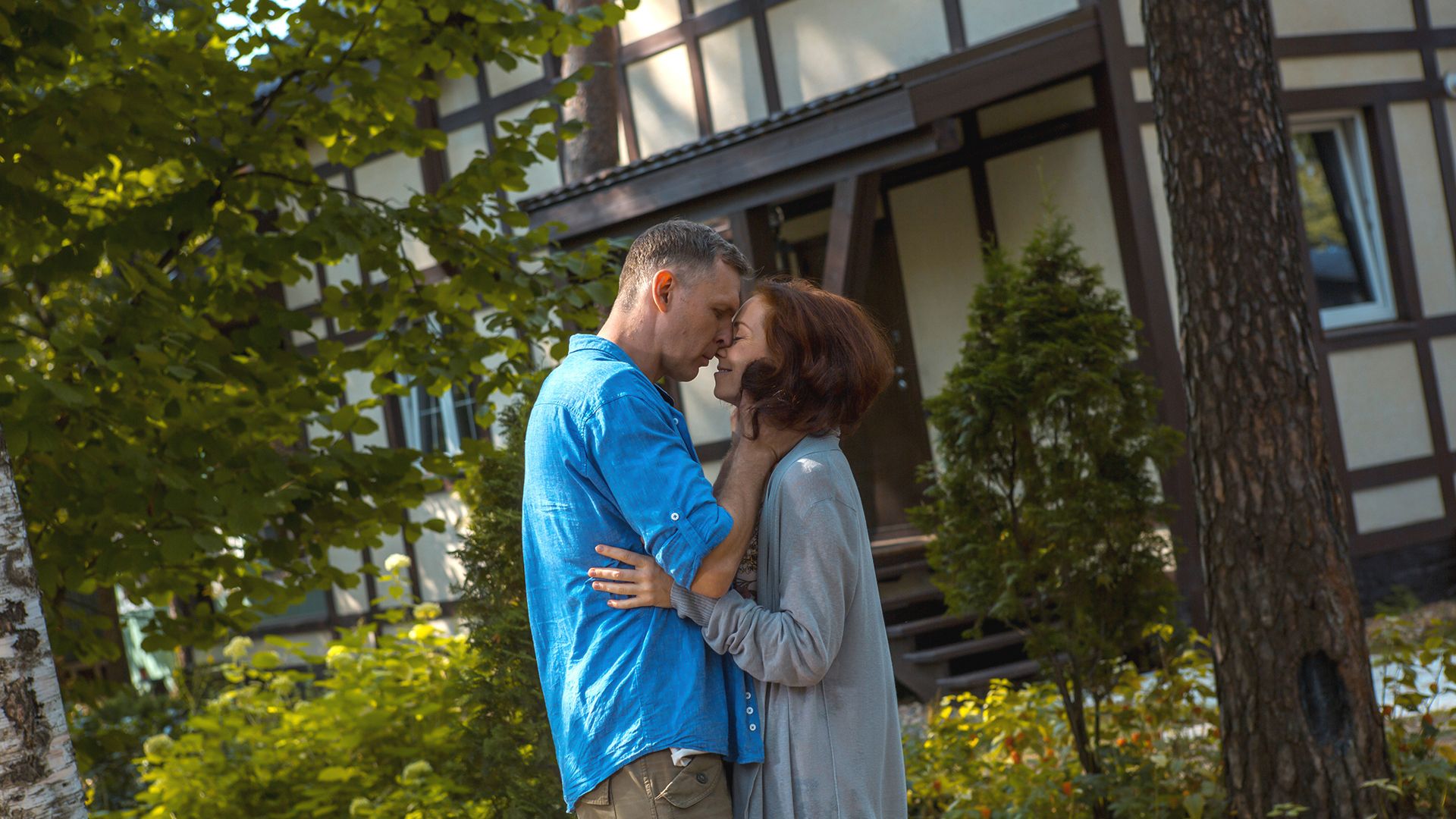 Родные руки. 1-я и 2-я серии