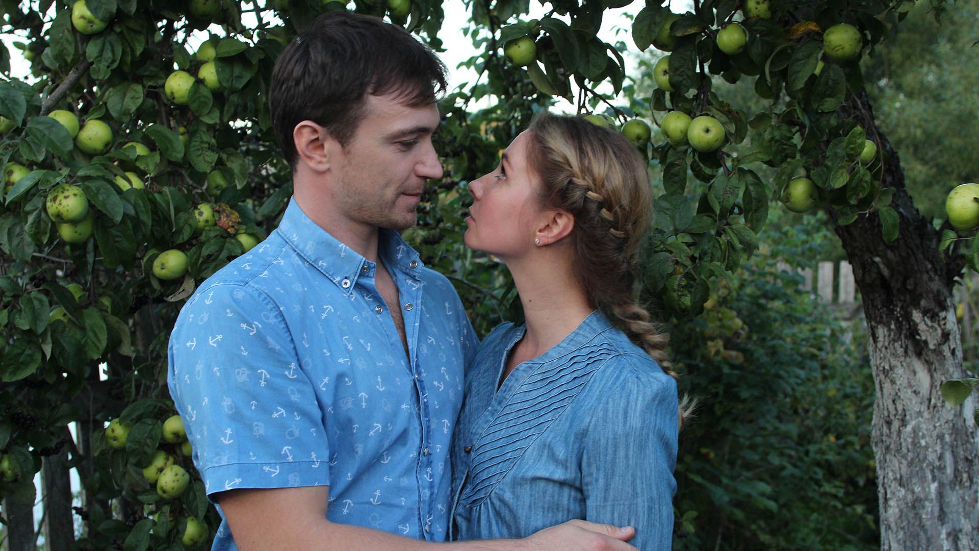 Яблочко от яблоньки