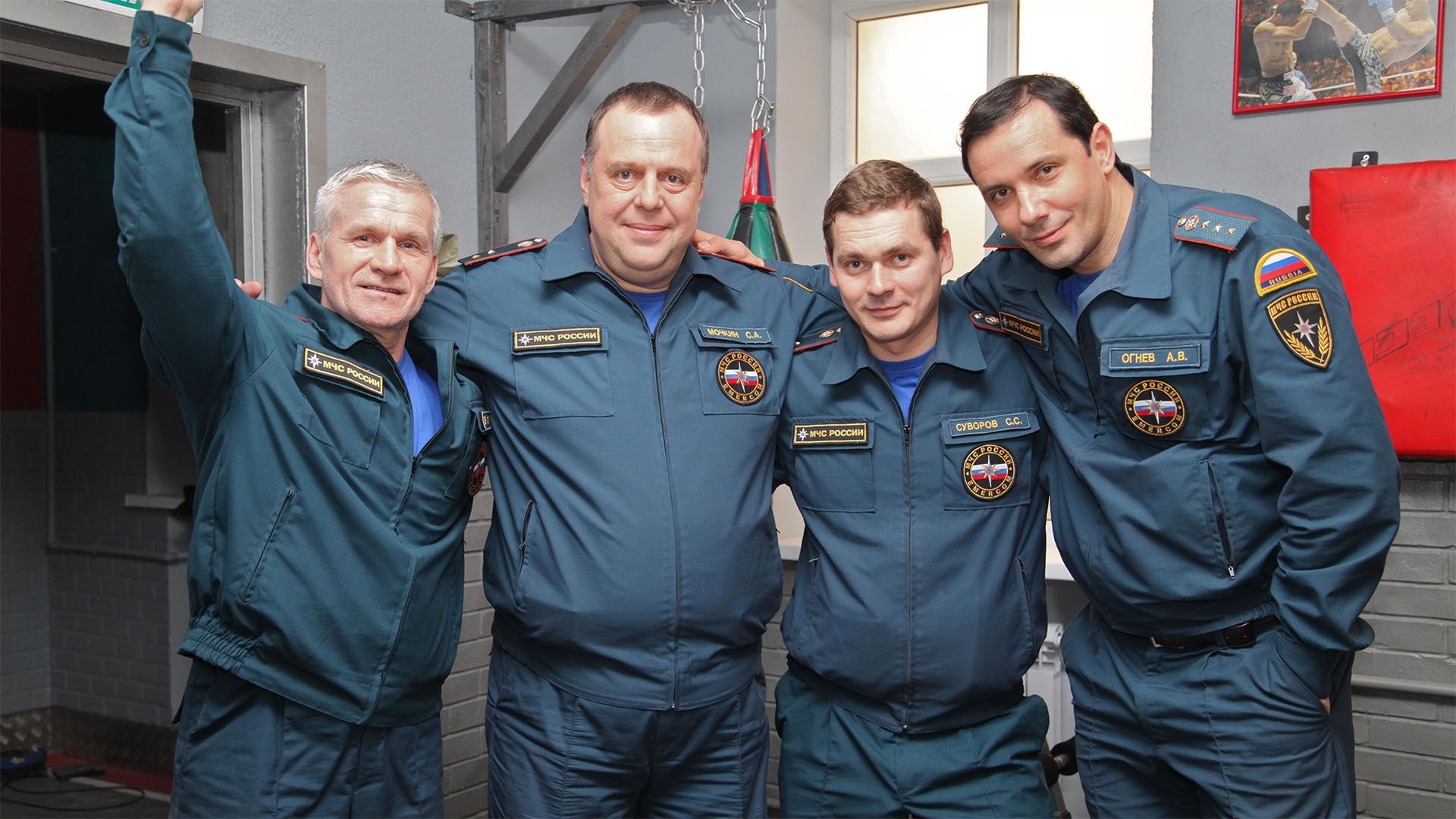 Между двух огней. 1-я - 3-я серии